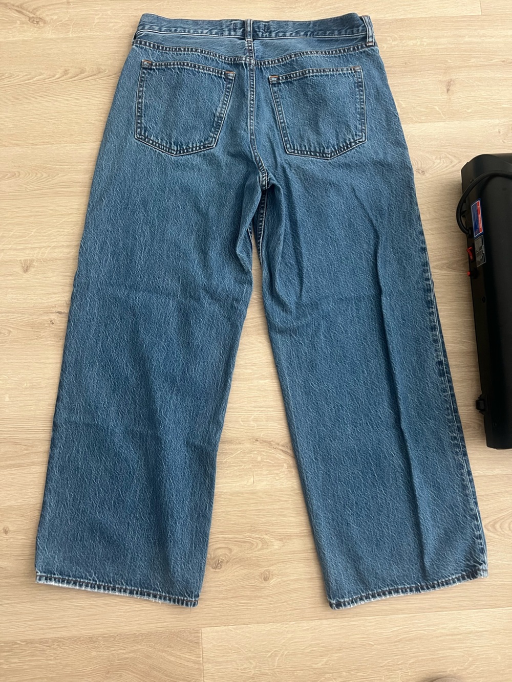 Abercrombie Ultra Loose Low Rise Jeans - Picture 2 of 3